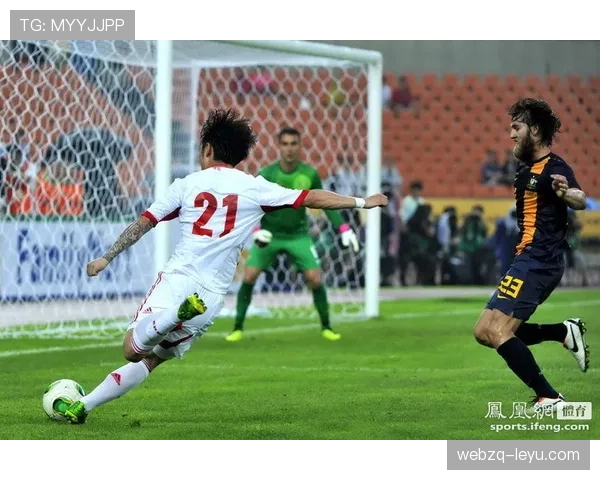 足球新星闪耀赛场：年轻才俊持续绽放光芒