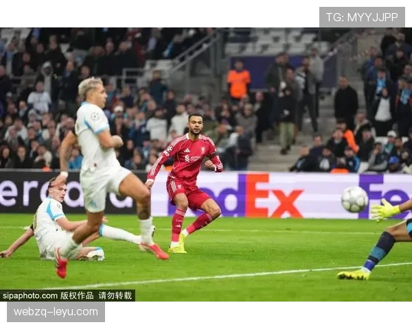 滕哈赫率队展现强大比赛掌控力，战术体系持续进化引关注